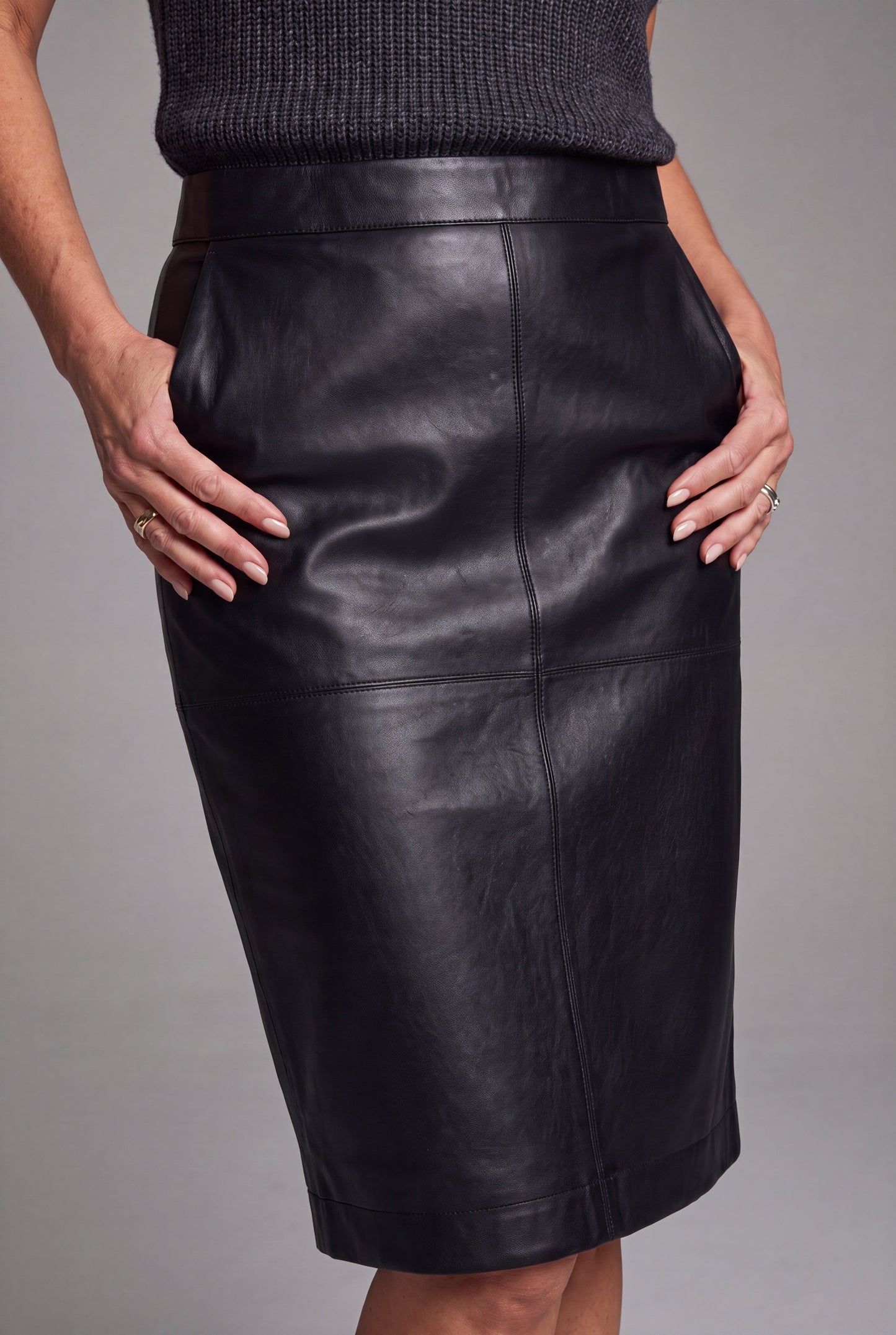 Simone Black - Vegan Leather Rok